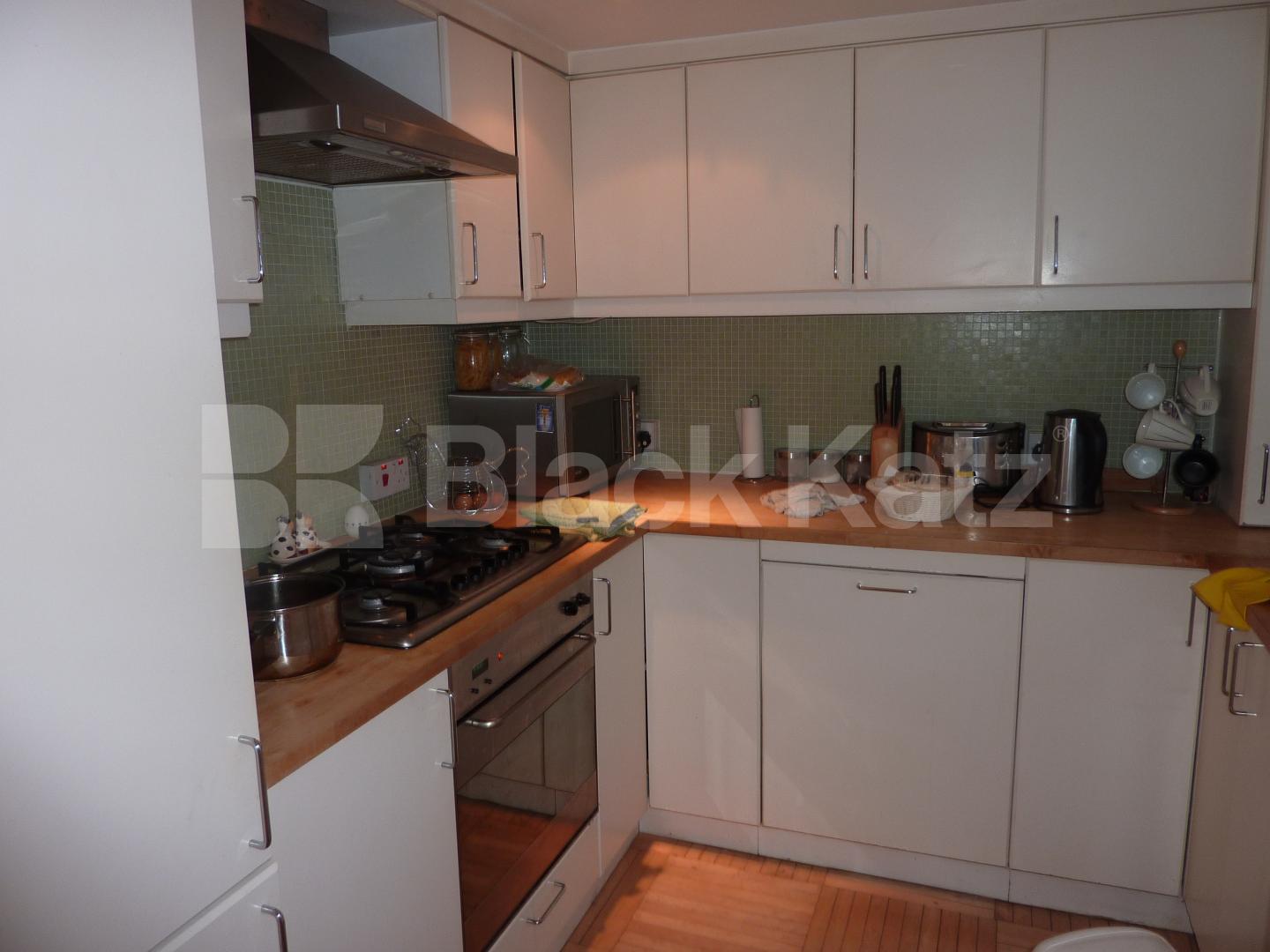 			GARDEN FLAT!, 2 Bedroom, 1 bath, 1 reception Flat			 Marylands Road , MAIDA VALE